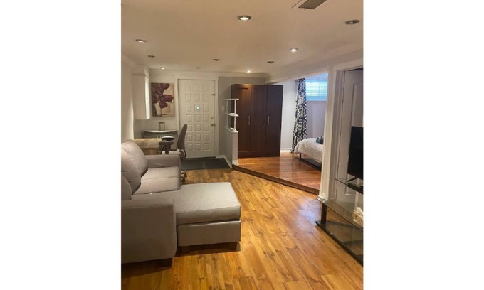 Mississauga Apartment | Cozy Newly Renovated Basement Apt with Lake View & Breakfast