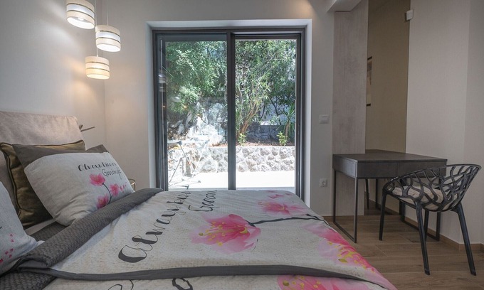 Cove Murtar Villa | Elegant Villa Hana with Pool & Mooring in Beautiful Cres