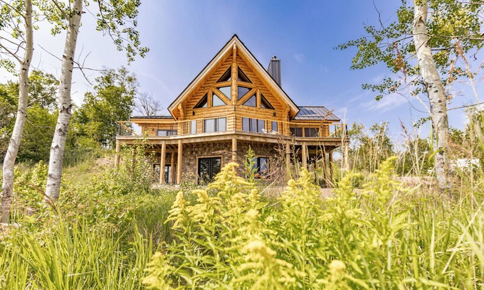 Schroeder House | Experience Schroeder Shores: Lake Superior Log Retreat