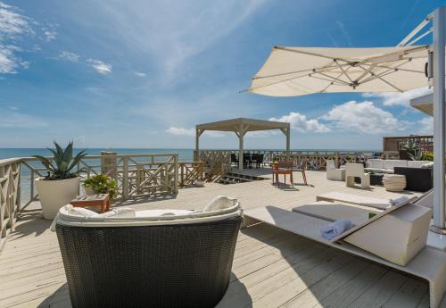 Bethune Beach House | Direct Oceanfront Summer Cottage with Spa Amenities