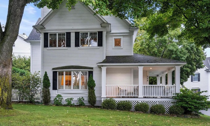 Harbor Springs House | Prime Downtown Home with Garage & Family-Friendly Amenities