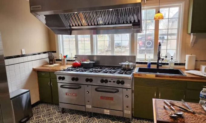 Perryville House | Inviting Downtown Retreat with Breakfast and Kitchen Access