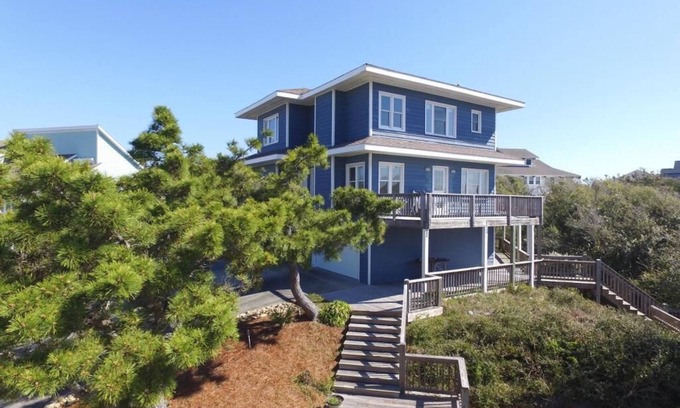 Emerald Isle House | Ideal Family Getaway at Beautiful Emerald Isle with Pool
