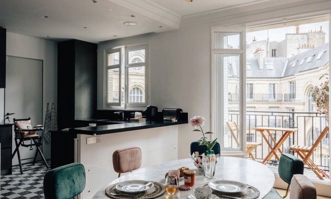 Porte-Dauphine Apartment | Elegant Stay by Eiffel Tower & Champs Elysées with Spa