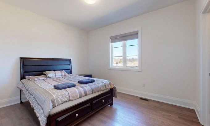 Vaughan House | Inviting Ensuite Bedroom Near Wonderland with Great Amenities