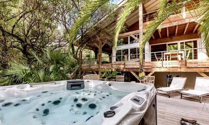 Piraillan House | Exotic Style Villa with Jacuzzi and Ocean View Amenities