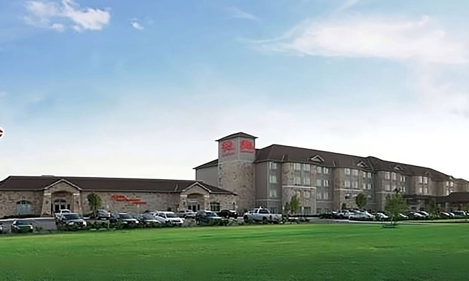 Killeen Hotel | Family Haven: Enjoy 2 Cozy Units with Pool Access