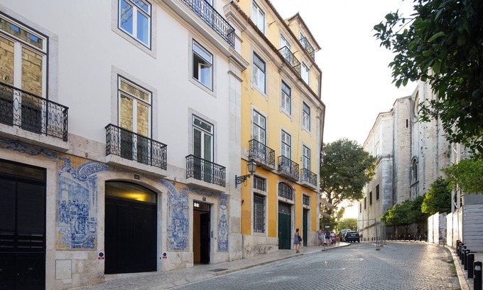 Se Condo | Scenic Flat by Sé Cathedral with Breathtaking Views