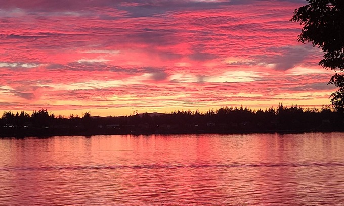 Boston Harbor House | Beach House Retreat in Olympia, WA - Guest Rated 10/10