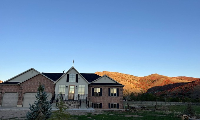 Huntsville Other | Idyllic French Farmhouse with Spa & Breakfast in Huntsville
