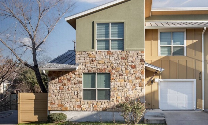 Austin House | Pet-Friendly 3Bed/3Bath Retreat Near Downtown Attractions