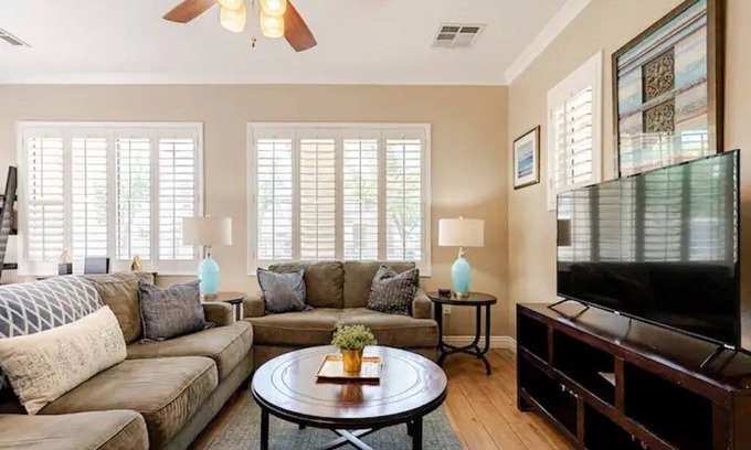The Gardens House | Inviting Gilbert Getaway with Pool & Ocean View - Sleeps 10