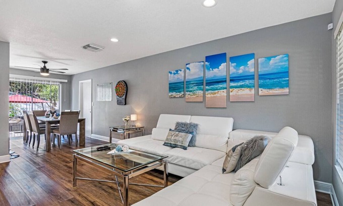 Pinellas Park House | Delightful Pool House Steps from Gulf Beaches - 10/10 Rating!