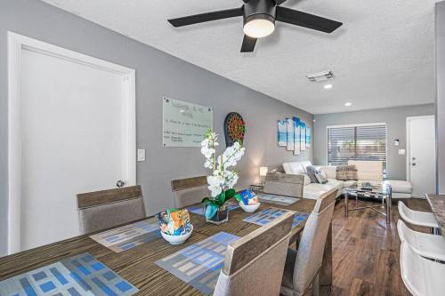 Pinellas Park House | Inviting Pool House Steps from Gulf Beaches for Your Getaway