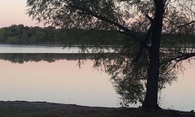 Little Elm House | Pet-Friendly Lakefront Studio with Spa & Hot Tub