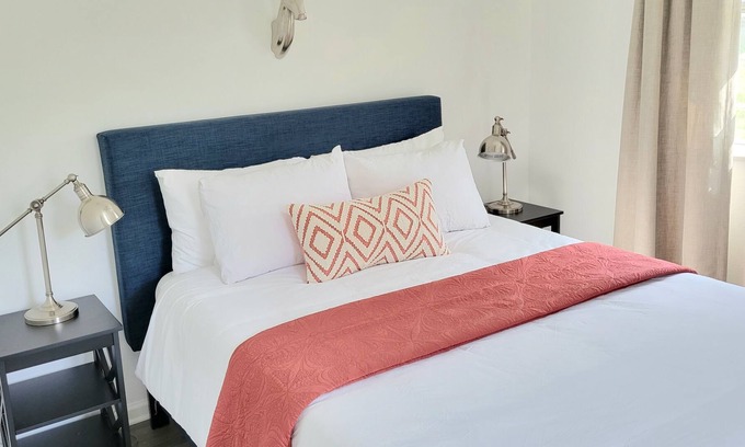 West Cave Estates House | Discover a Hill Country Cottage Near Wineries & Family Fun!