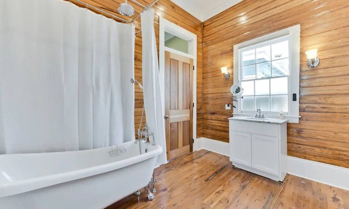 Faubourg Lafayette Cottage | Charming Historic New Orleans Cottage, Pet & Child Friendly