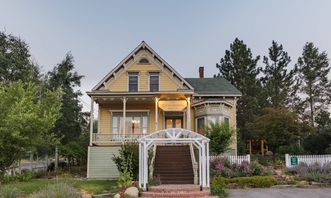 Truckee House | Historic Victorian Retreat - Steps Away from Downtown Truckee