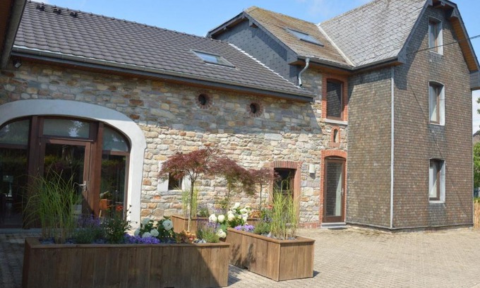 Walk House | Elegant Holiday Home in Waimes with Theatre & Pool Access