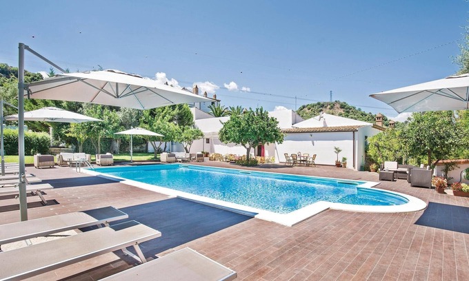 Rossano House | Cozy 8-Bedroom Getaway in Rossano Calabro with Pool