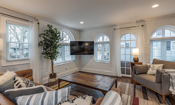 Harters Heights House | Inviting Home Near ND - Perfect for Families with Wifi