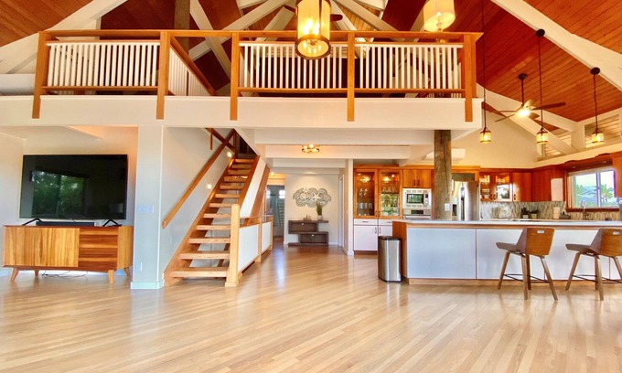 Halama Street House | Oceanfront Escape with Spa & Ocean View - 10/10 Rated