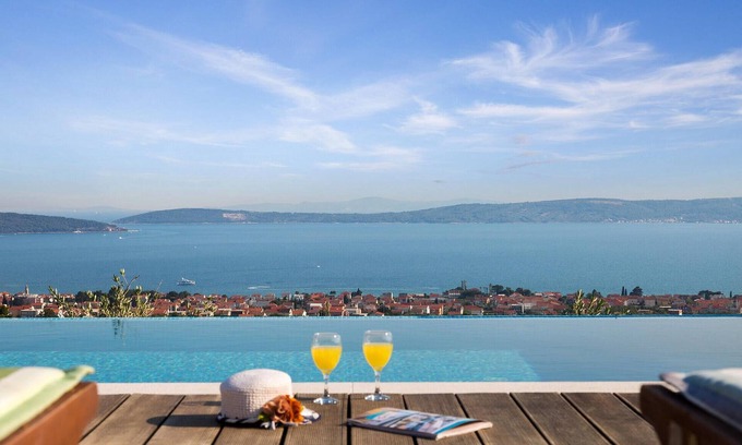 Kastel Kambelovac House | Relaxing 4-Bedroom Retreat in Kastel Kambelovac