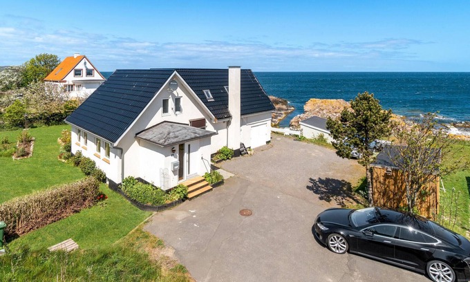 Tejn House | Family-Friendly 5 Bedroom Retreat in Allinge with Ocean View