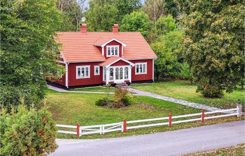 Växjö House | Inviting Home in Lmeboda with Kitchen & Pet-Friendly Perks