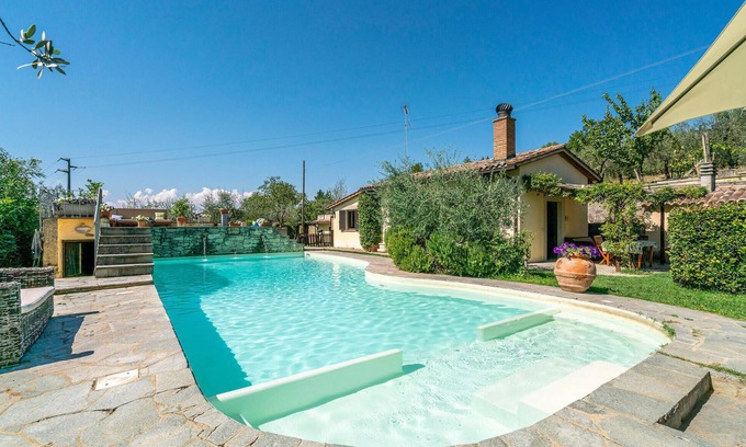 Antria House | Cozy Poolside Retreat in the Heart of Italy