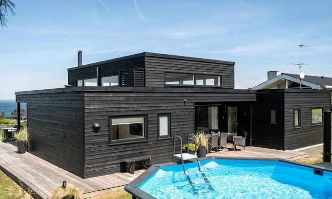 Hoeve Strand House | Discover Relaxation in a Vacation Home with Ocean Views