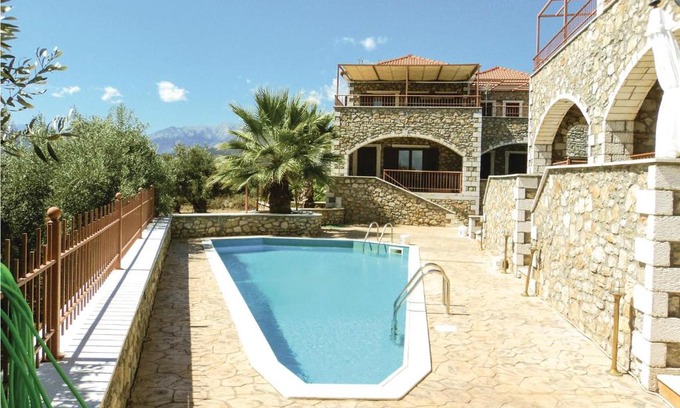 Paralia House | Cozy Retreat in Astros Peloponnese with Pool & Kitchen