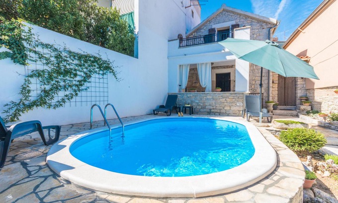 Benkovac House | Cozy 2-Bedroom Retreat in Benkovac with Private Pool