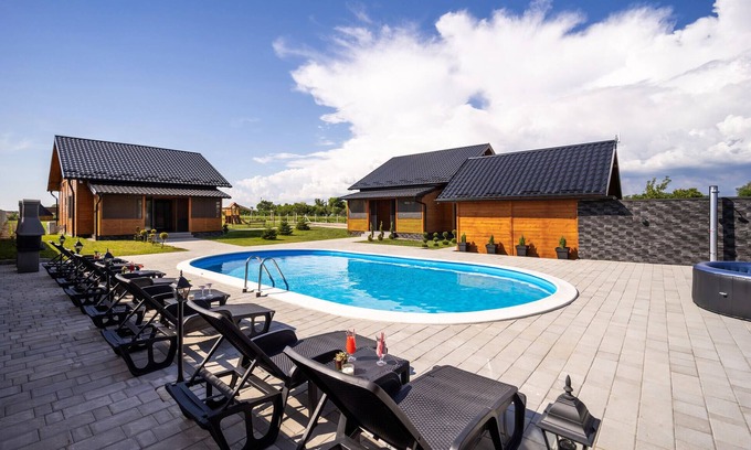 Bilje House | Family-Friendly 3 Bedroom Accommodation in Bilje with Pool