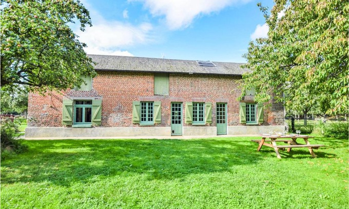 Saint-Pierre-de-Cormeilles House | Inviting Home in Cormeilles with Kitchen and Pet-Friendly Perks
