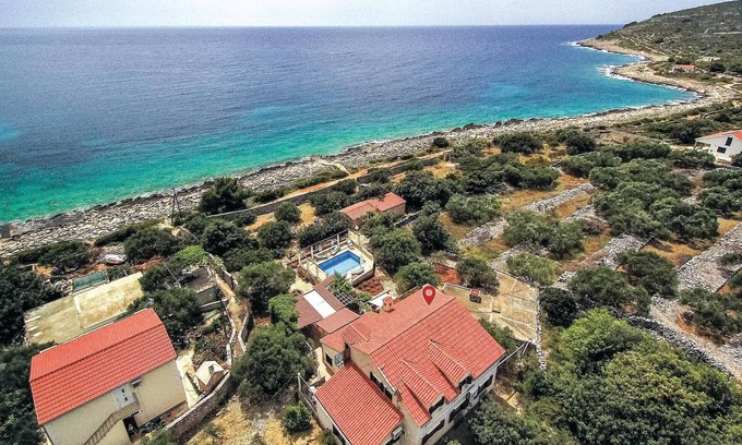 Drvenik Mali House | Experience Mali Drvenik's Crystal Clear Waters and Relaxation