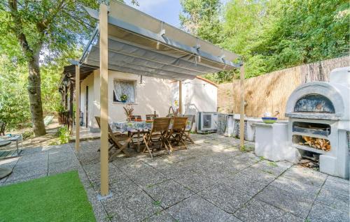 Dego House | Pet-Friendly Retreat in Dego with Fully Equipped Kitchen