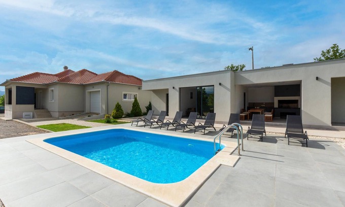 Dicmo House | Idyllic Vacation Home in Dalmatian Hills with Private Pool