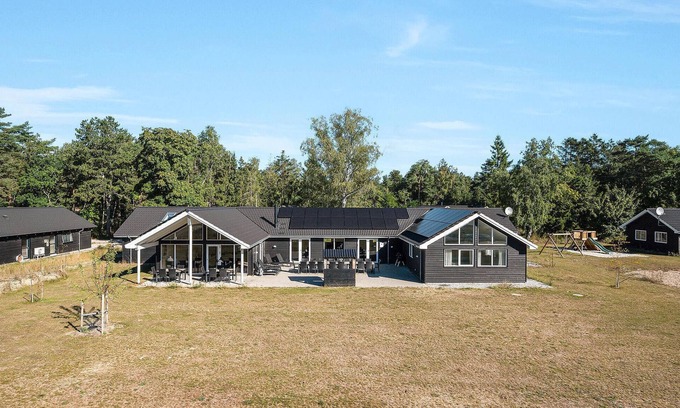 Frederiksvaerk House | Inviting 12-Bedroom Accommodation in Beautiful Frederiksværk
