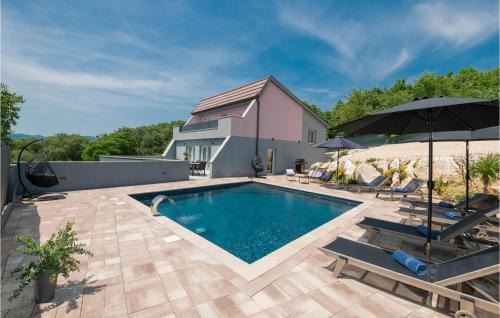 Makarska Old Town House | Inviting Home in Donji Vinjani with Pool and Hot Tub