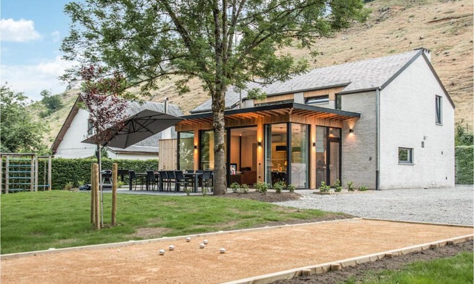 Vieuxville House | Enchanting Home in Ferrires with Free Wifi & Family-Friendly