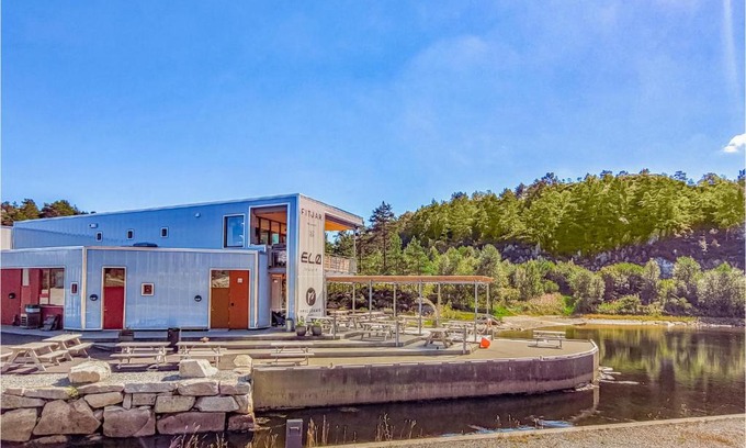 Fitjar House | Cozy Home With Kitchen and Ocean View in Fitjar