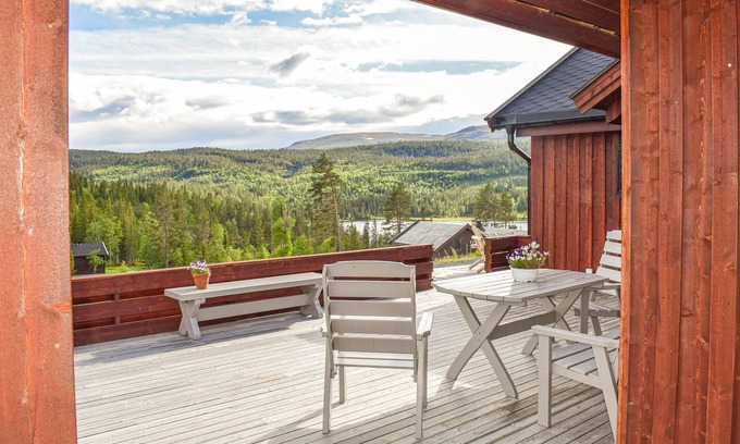 Flesberg House | Experience a Dream Vacation with Scenic Lake Views in Norway