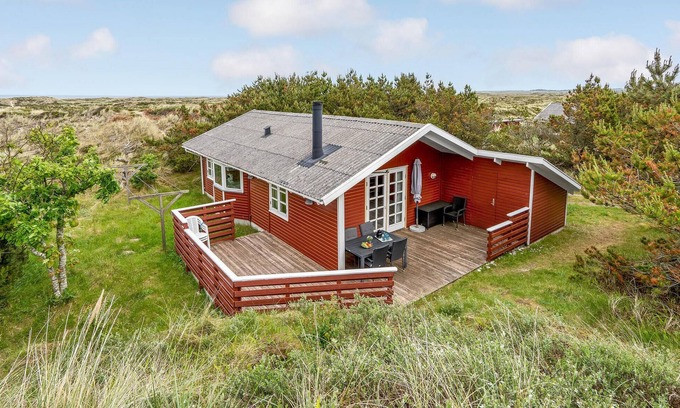 Lild Strand House | Exceptional 2 Bedroom Getaway with Ocean View in Frøstrup