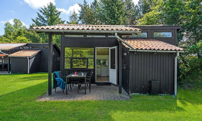 Hampen House | Serene Retreat by Hampen Lake with Spa and Breakfast