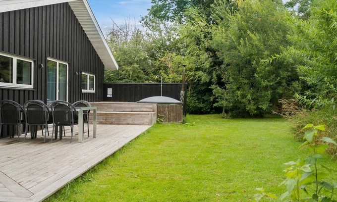 Hjerm House | Relaxing Getaway Near Activities with Lake View and Spa