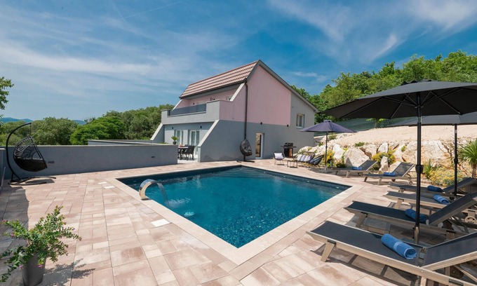 Imotski House | Experience Relaxation and Gorgeous Views at Our Vacation Home