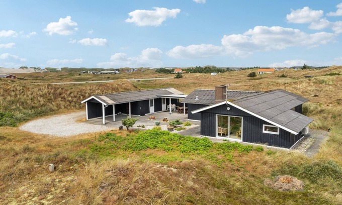 Haurvig House | Experience a Cozy Oceanfront Retreat with Scenic Views