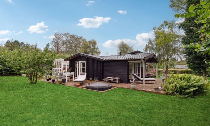 Frederikssund Municipality House | Enjoy a Cozy Beach Getaway with Pet-Friendly Amenities