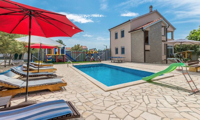 Kakma House | Spacious 5-Bedroom Retreat with Pool in Kakma